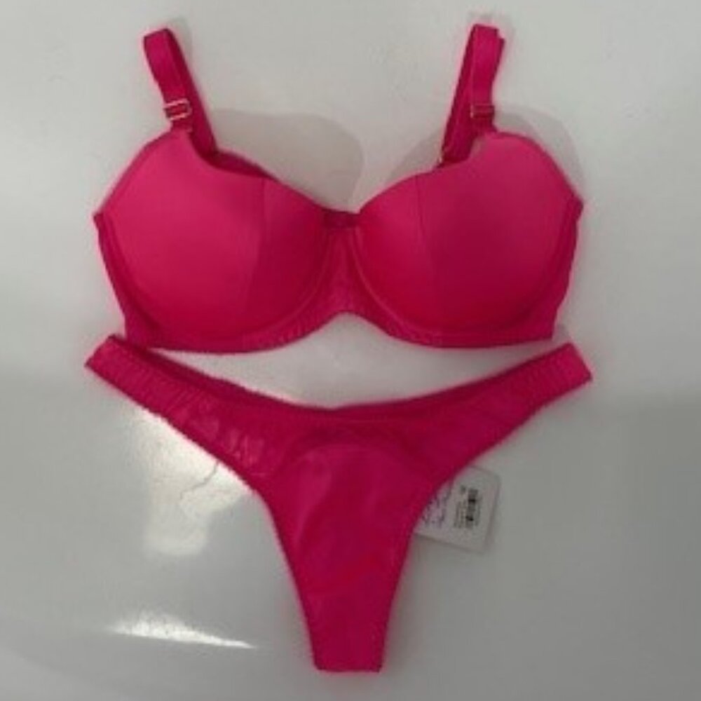 L'Agent by Agent Provocateur Bra & Panty set - SZ 36D & Sz med panty